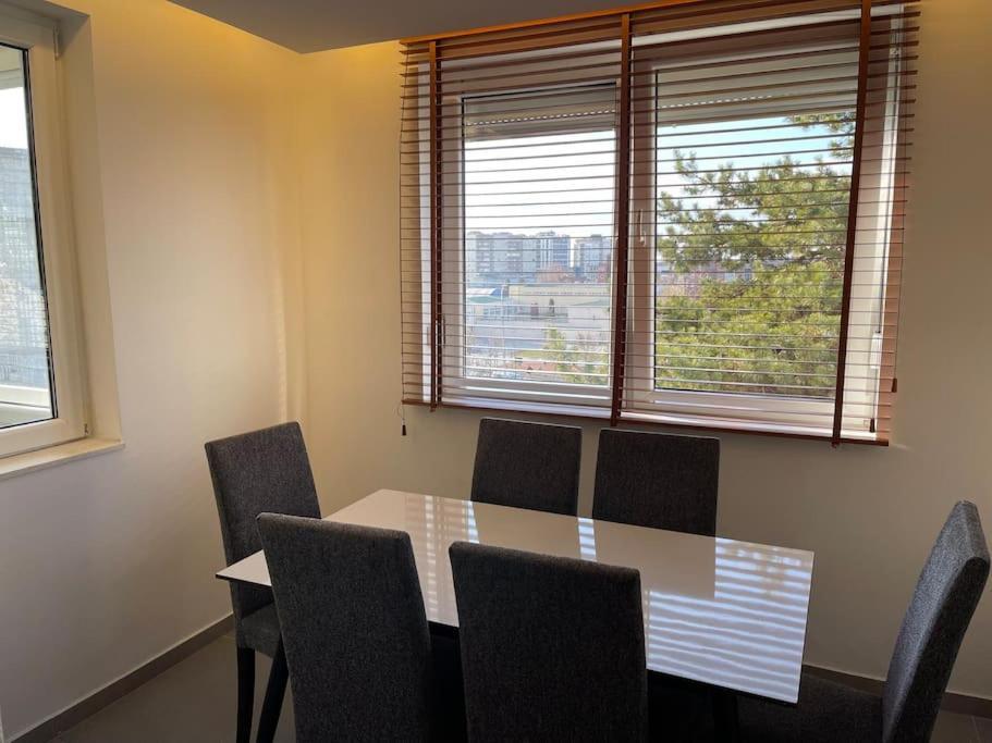 Idealapartments Llc 4 Pristina Esterno foto